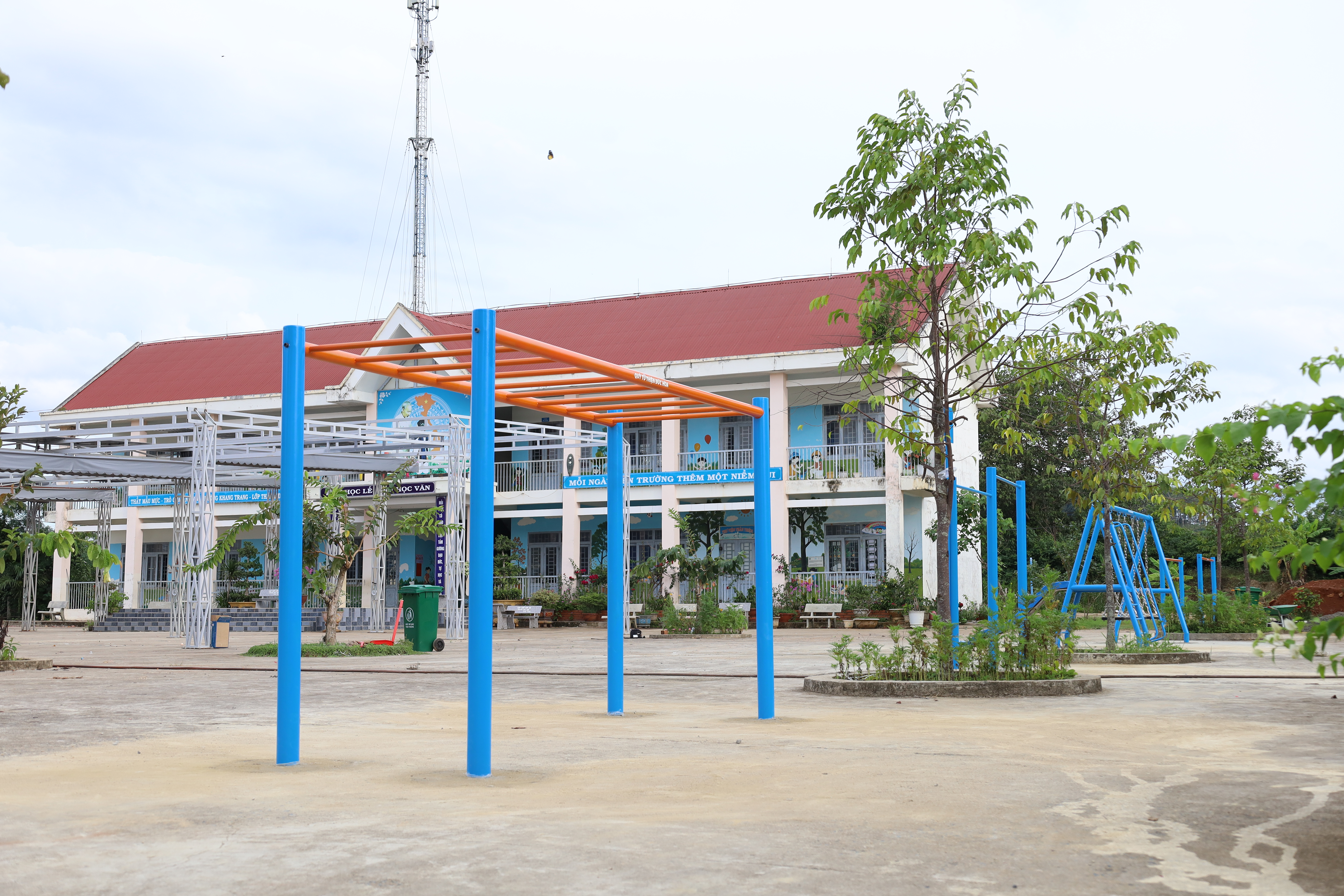 Công trình thanh niên “Gam màu tuổi thơ”