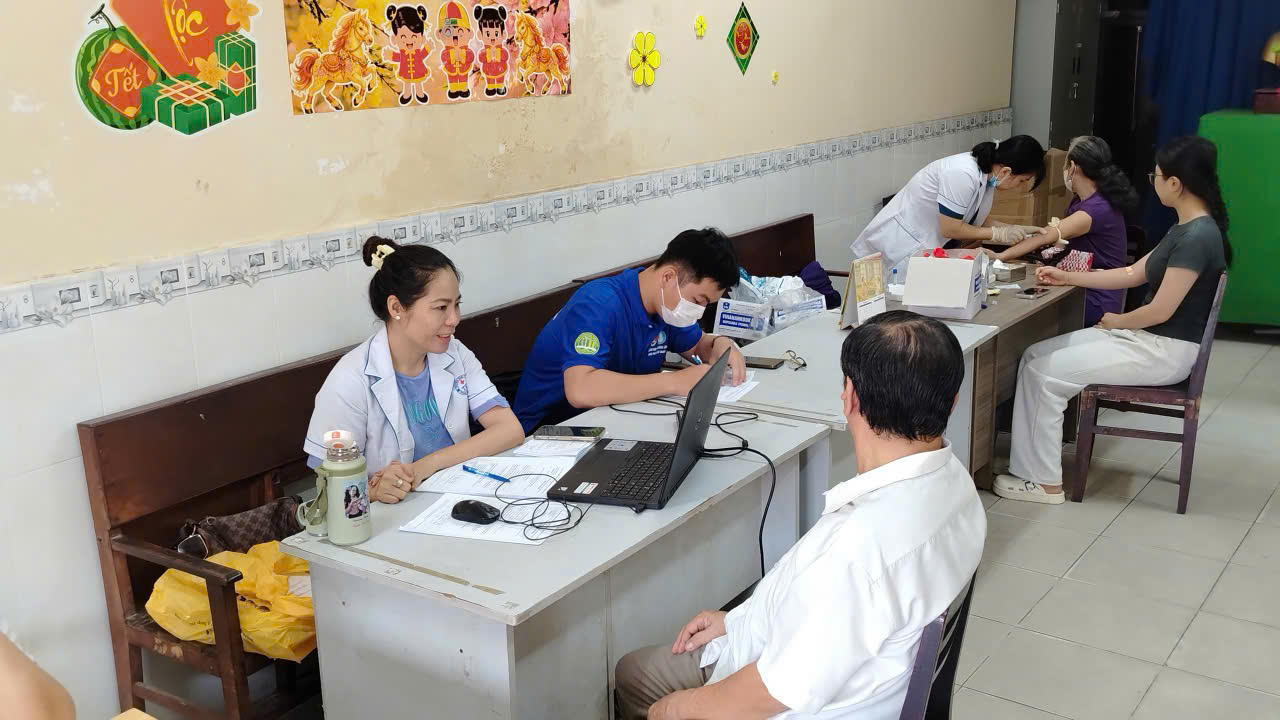 Hỗ trợ khám sức khỏe cộng đồng tại phường Linh Xuân.