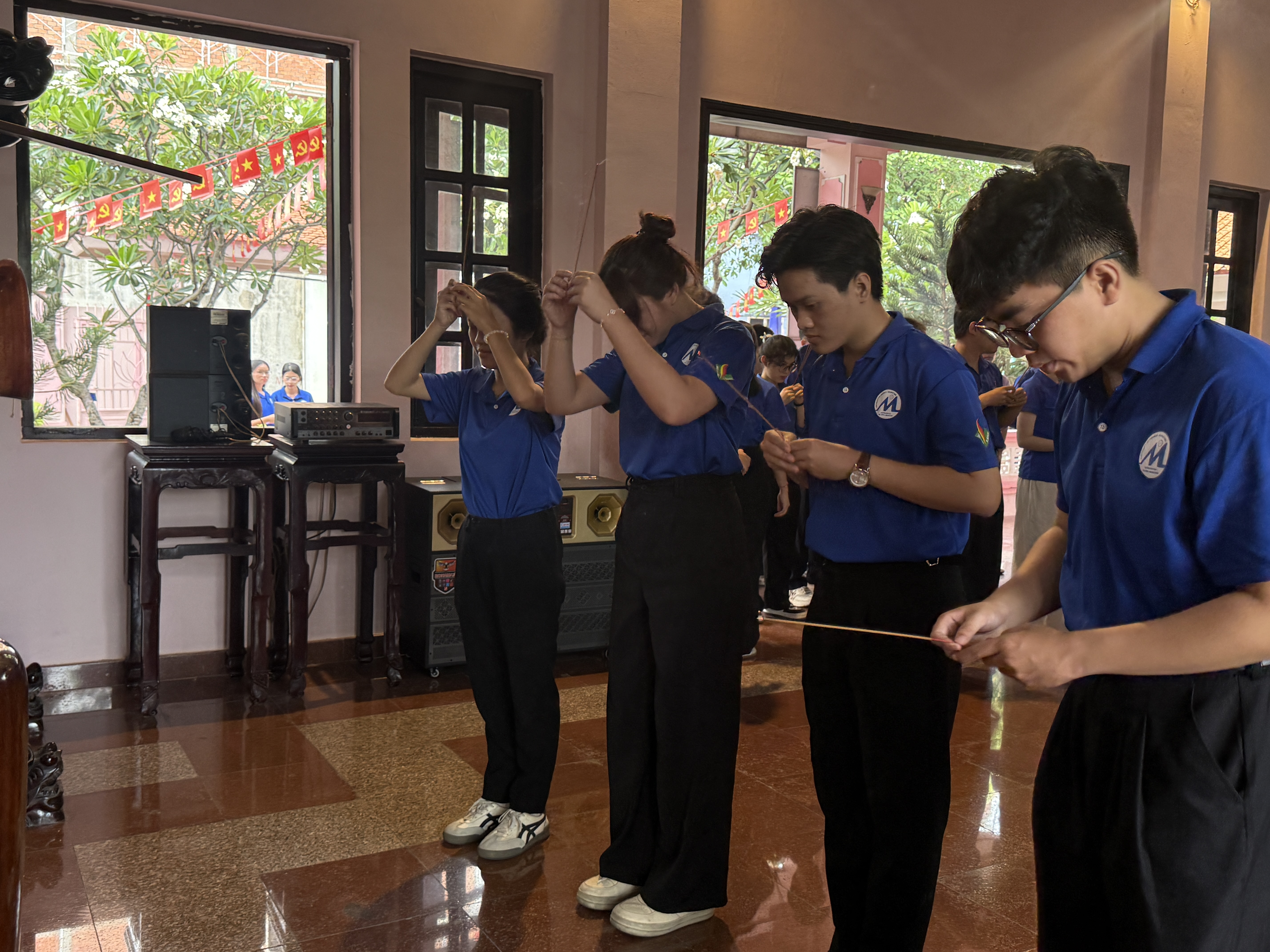 UFM - Lễ dâng hương tại nhà tưởng niệm Bác Hồ