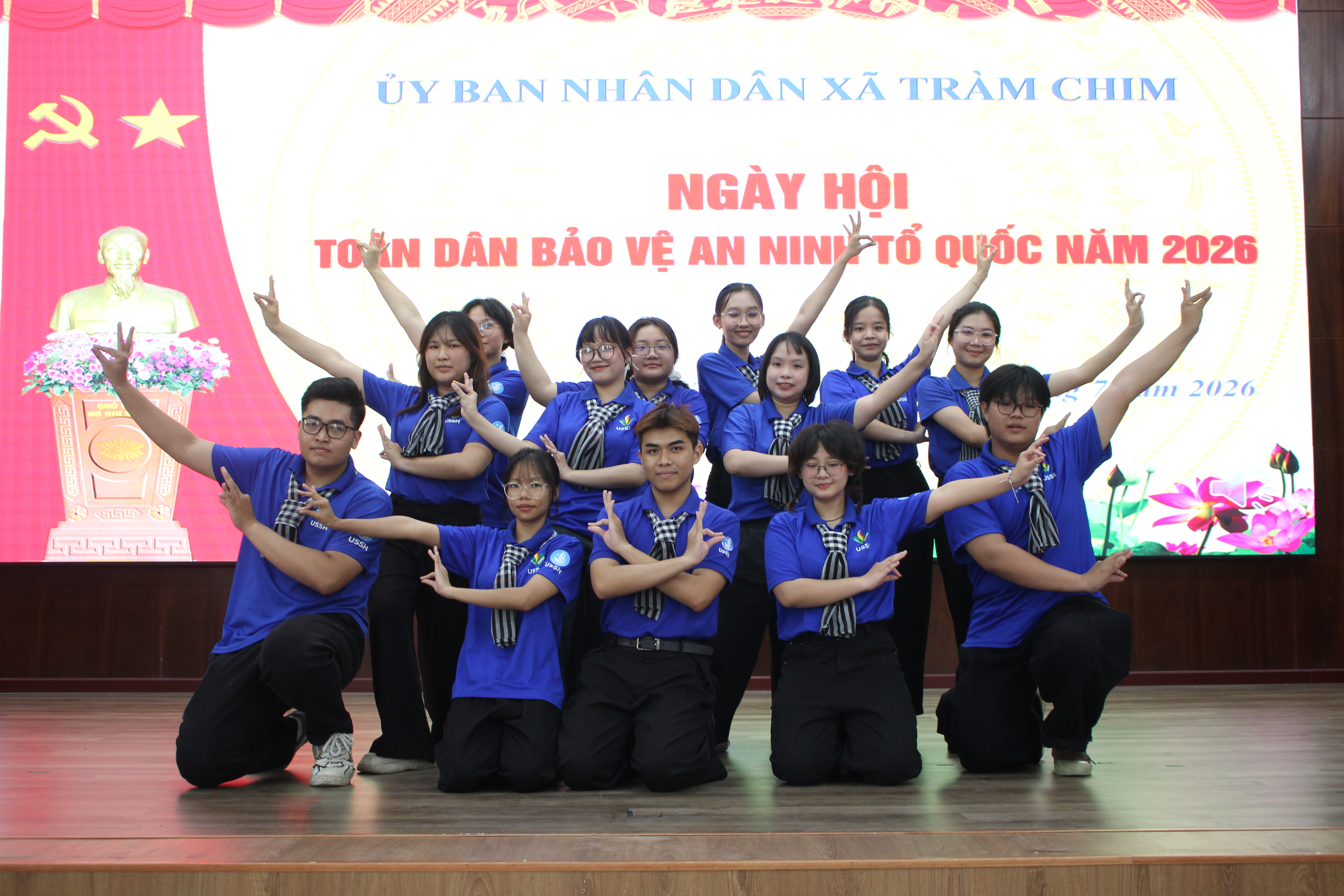 ĐỘI HÌNH CHUYÊN NGHIÊN CỨU TRẺ TẠI NGÀY HỘI TOÀN DÂN BẢO VỆ AN NINH TỔ QUỐC NĂM 2026 XÃ TRÀM CHIM