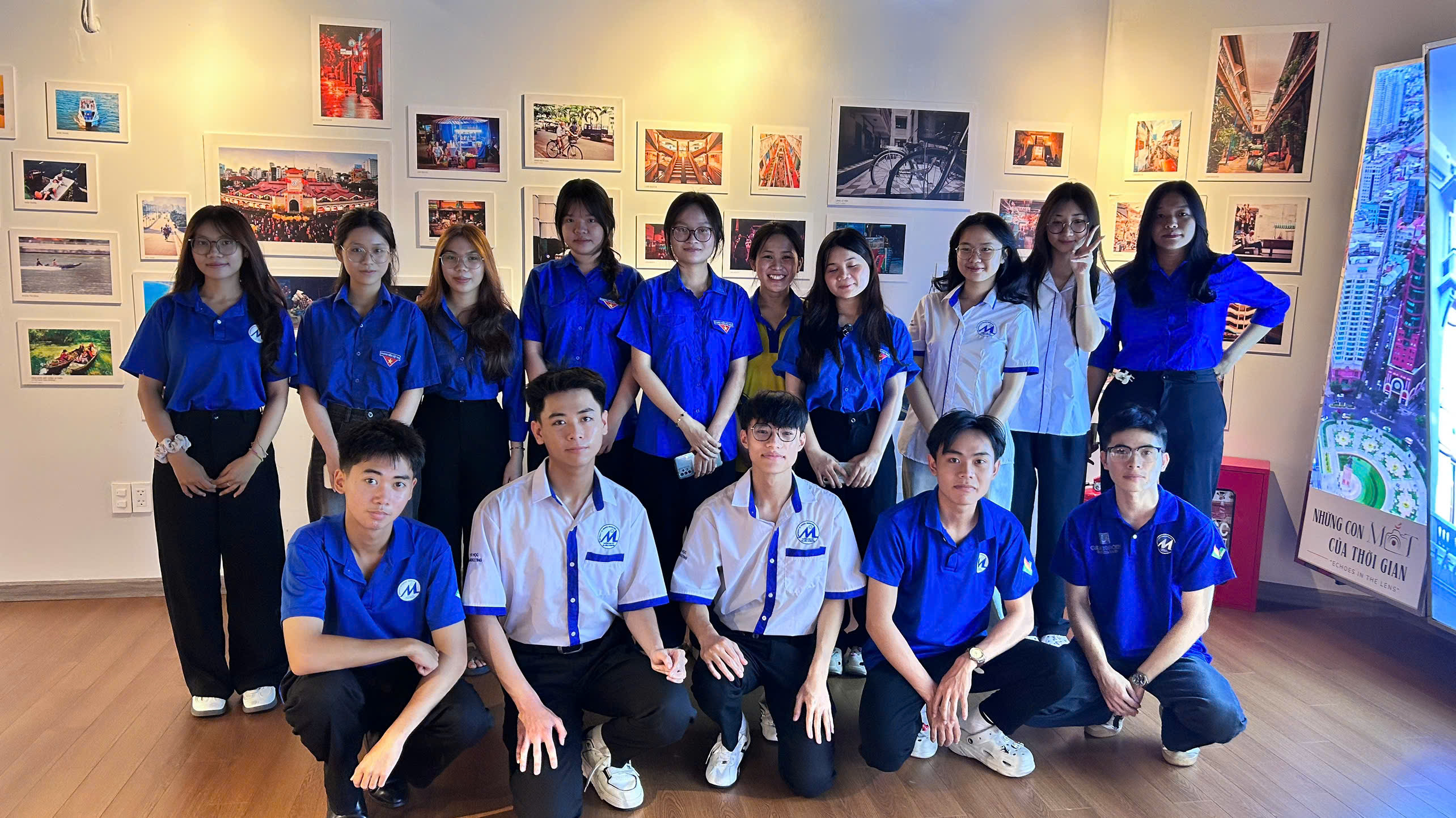 UFM - Hoạt động tham quan triễn lãm "Những con mắt thời gian"