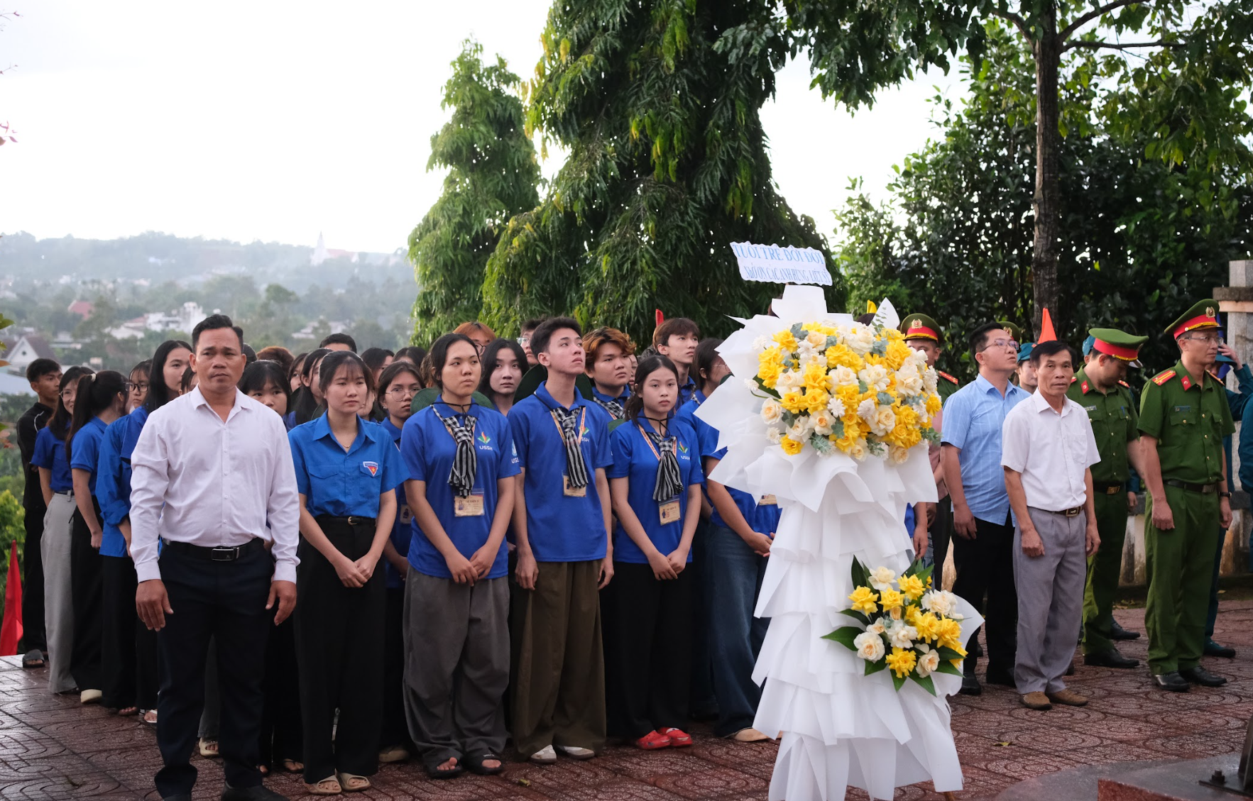 Dâng hương tưởng niệm Anh hùng Liệt sĩ - Ngày cao điểm “Uống nước nhớ nguồn”