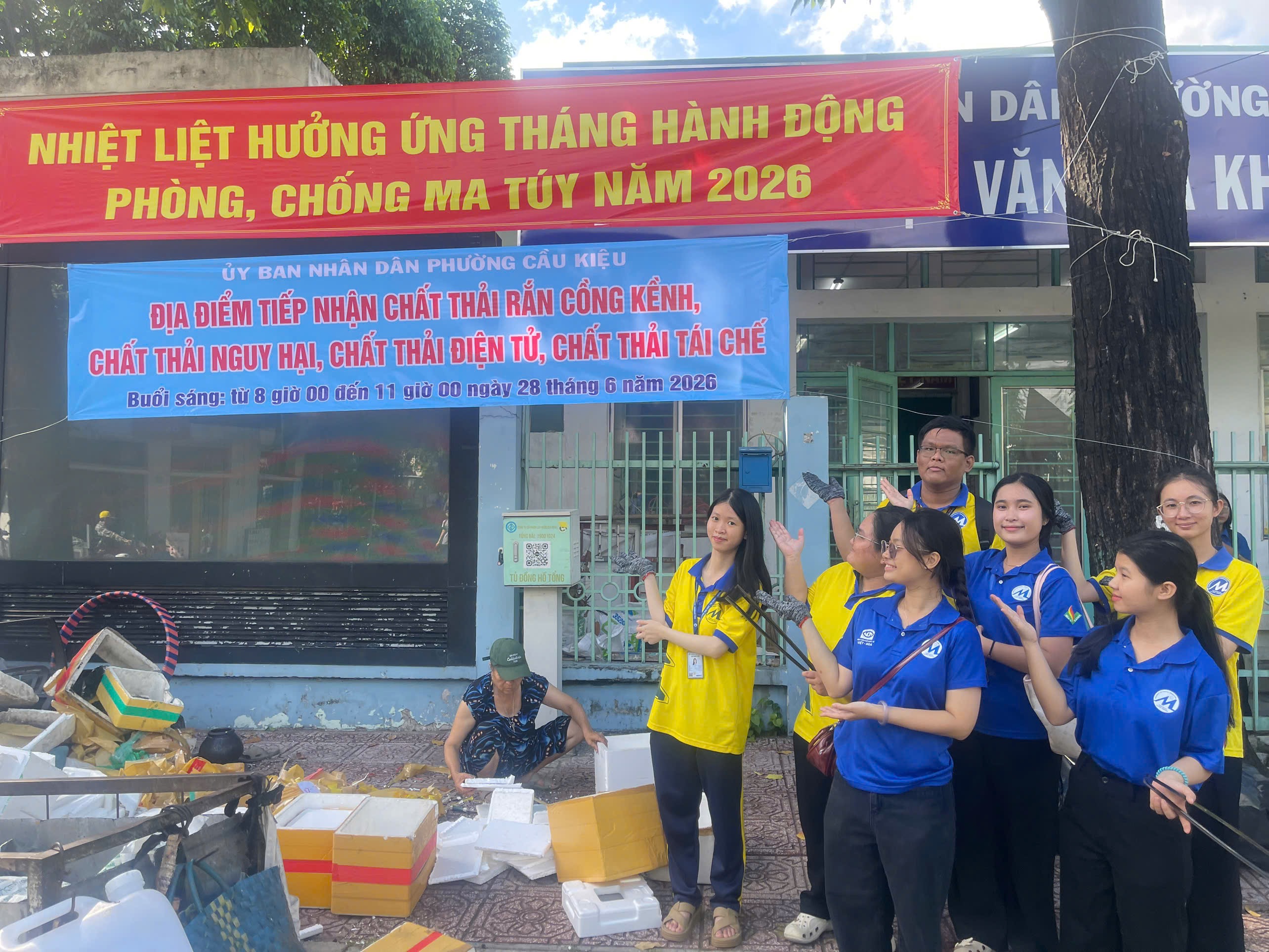 Lễ ra quân hưởng ứng phong trào "Toàn dân chung tay bảo vệ môi trường vì một Việt Nam xanh-sạch-đẹp" và Hoạt động trồng cây xanh, hỗ trợ thu gom rác thải cồng kềnh - phường Cầu Kiệu