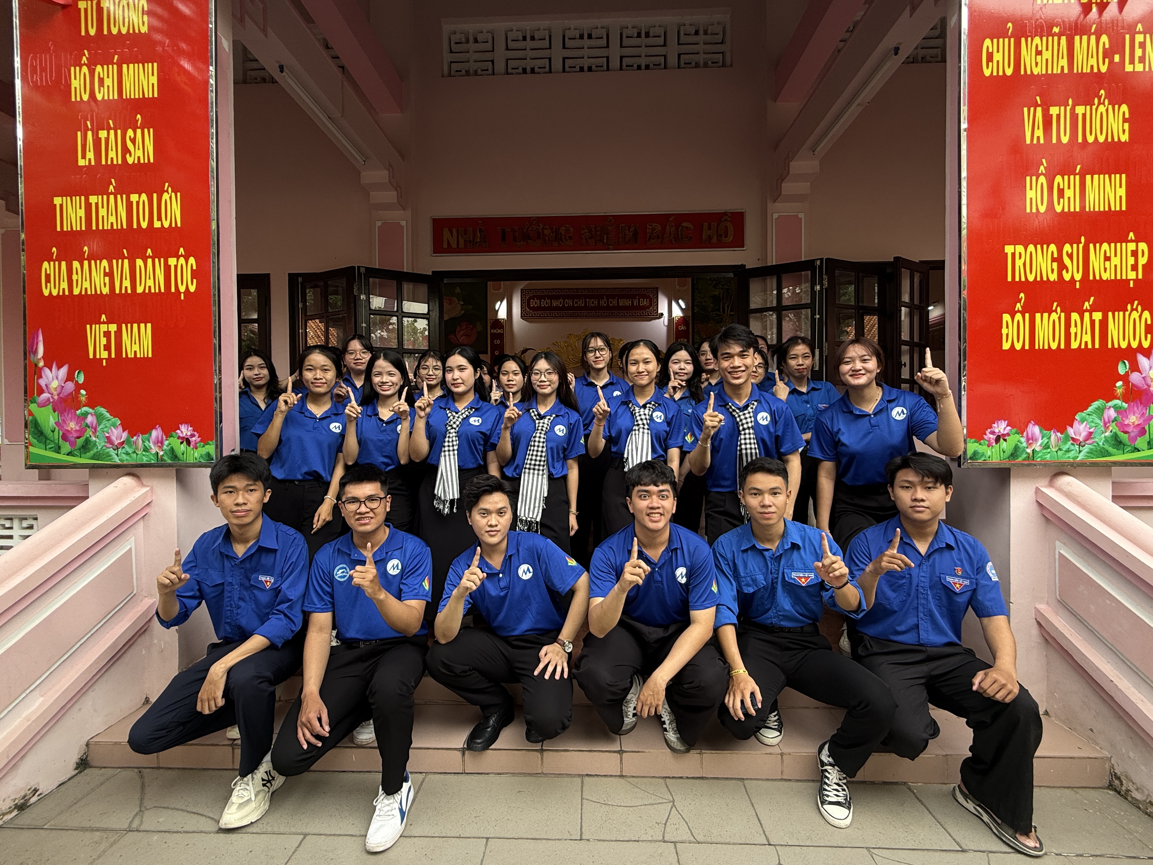UFM - Tham quan địa chỉ đỏ