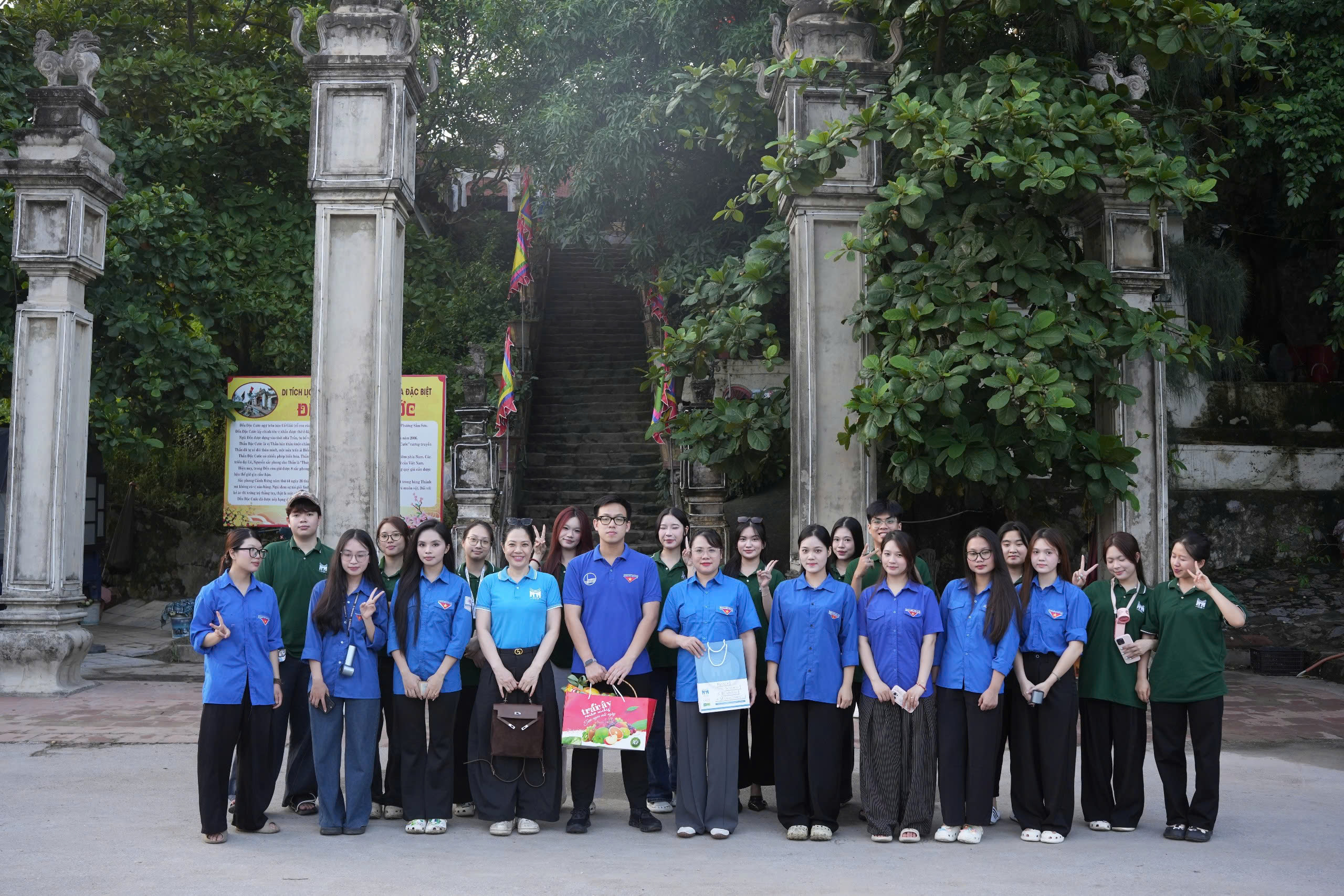 Hoạt động Đoàn thanh niên HSB và Chi bộ CTSV tham quan di tích lịch sử Đền Độc Cước (TP. Sầm Sơn, Thanh Hóa) - Hành trình về nguồn ý nghĩa