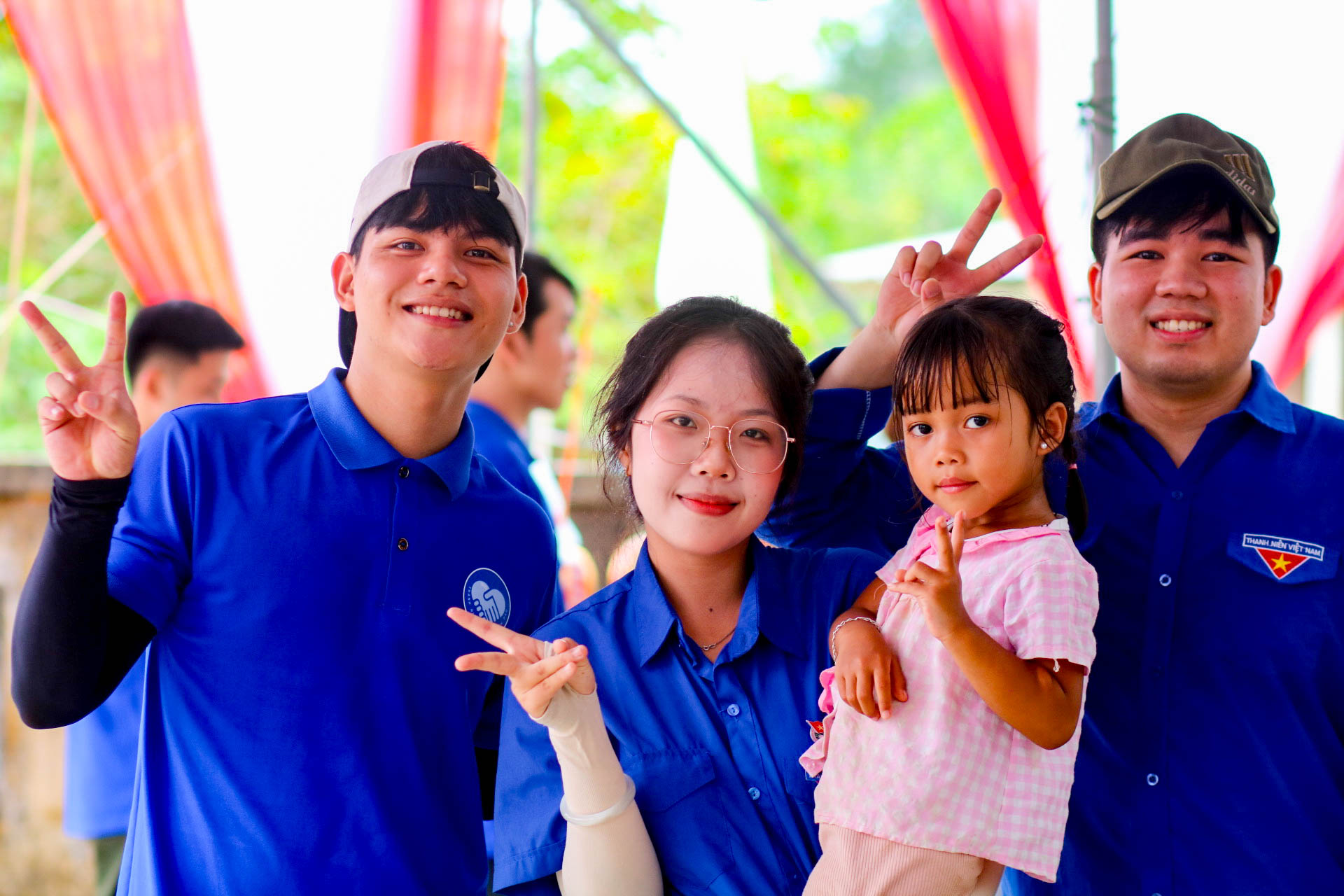 ẢNH CHƯƠNG TRÌNH "THẮP SÁNG BIÊN CƯƠNG" TRƯỜNG ĐẠI HỌC PHÚ XUÂN
