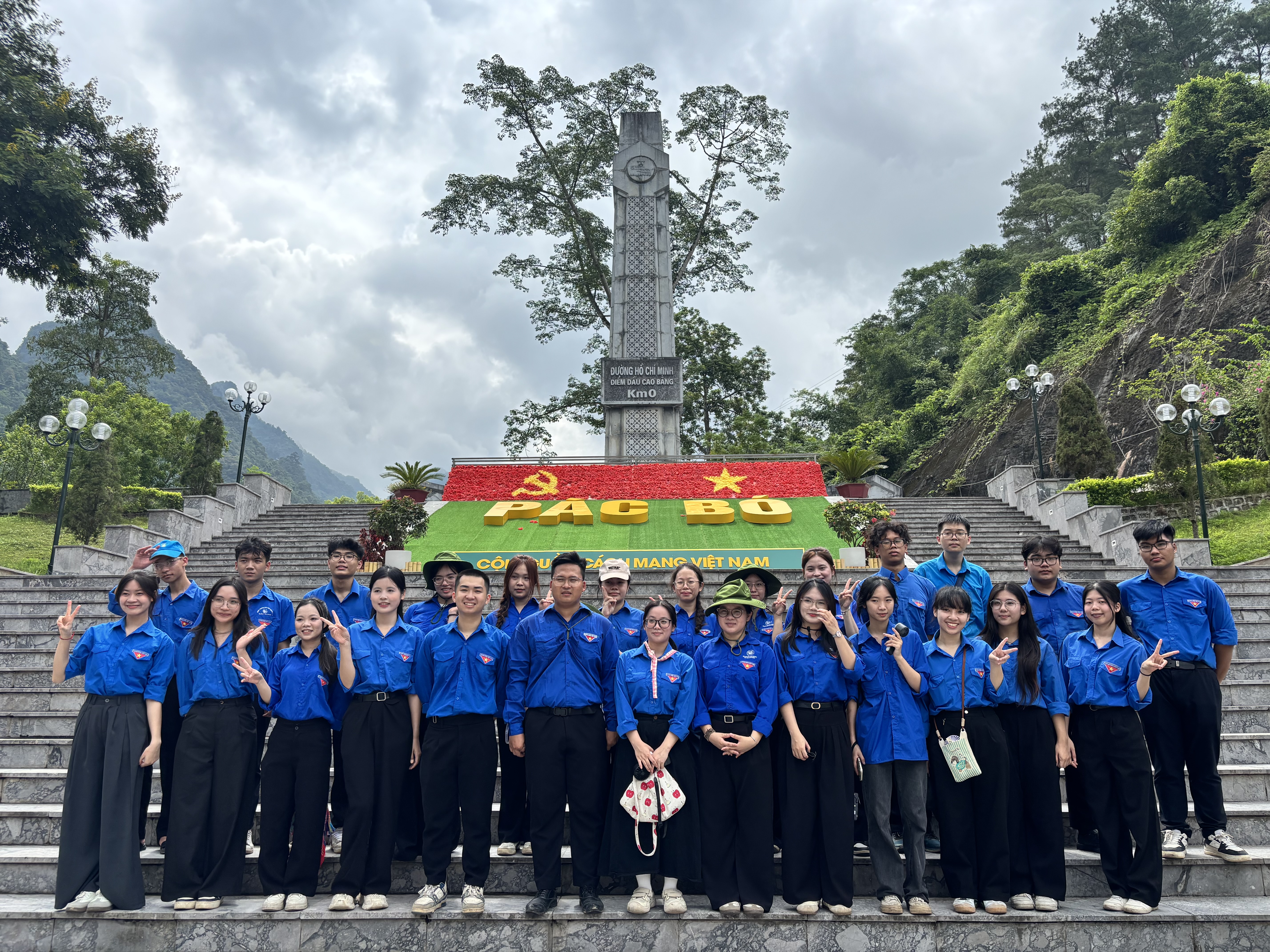 TUỔI TRẺ HVNH DỌN DẸP VỆ SINH KHU DI TÍCH LỊCH SỬ KIM ĐỒNG, VỀ NGUỒN TẠI KHU DI TÍCH LỊCH SỬ PÁC BÓ VÀ DÂNG HƯƠNG TẠI ĐỀN THỜ CHỦ TỊCH HỒ CHÍ MINH