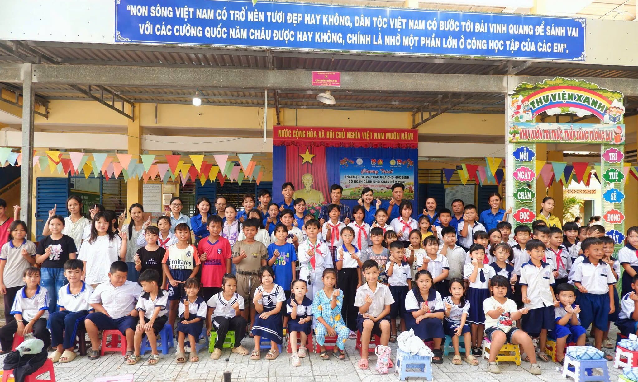 TUỔI TRẺ AGU GÓP SỨC XÂY DỰNG MÔI TRƯỜNG HỌC TẬP THÂN THIỆN