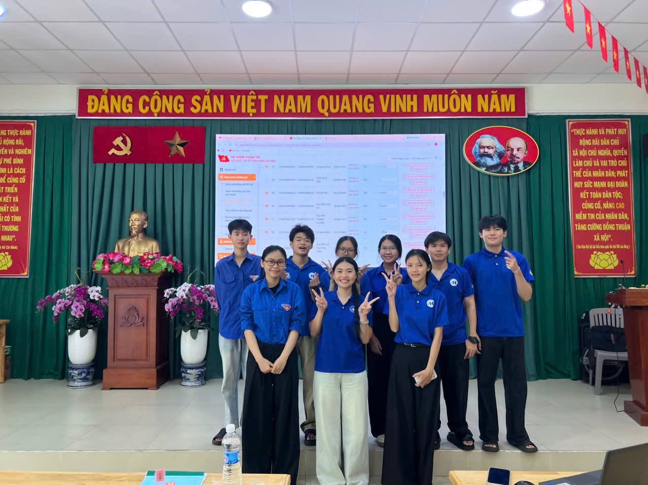 UFM - Hỗ trợ sử dụng app Đảng viên tại Khu phố 18