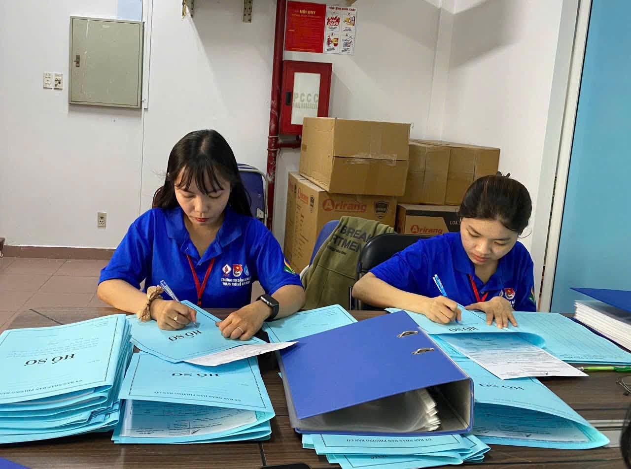 ĐỘI HÌNH MÙA HÈ SỐ – ĐỒNG HÀNH CÙNG NGƯỜI DÂN TẠI TRUNG TÂM HÀNH CHÍNH CÔNG PHƯỜNG BÀN CỜ
