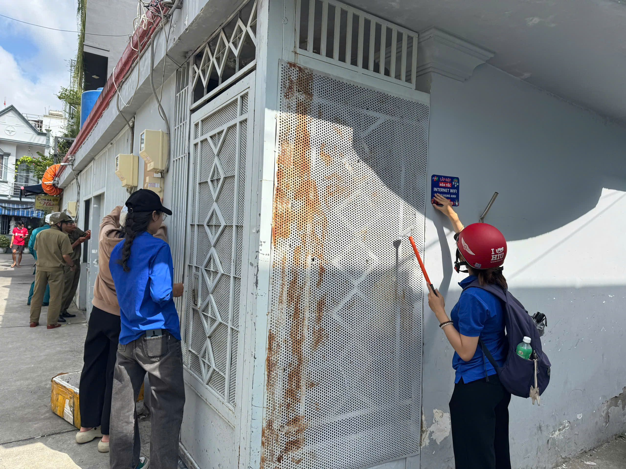 UFM - Ra quân bóc, gỡ quảng cáo sai quy định - Tuần 1