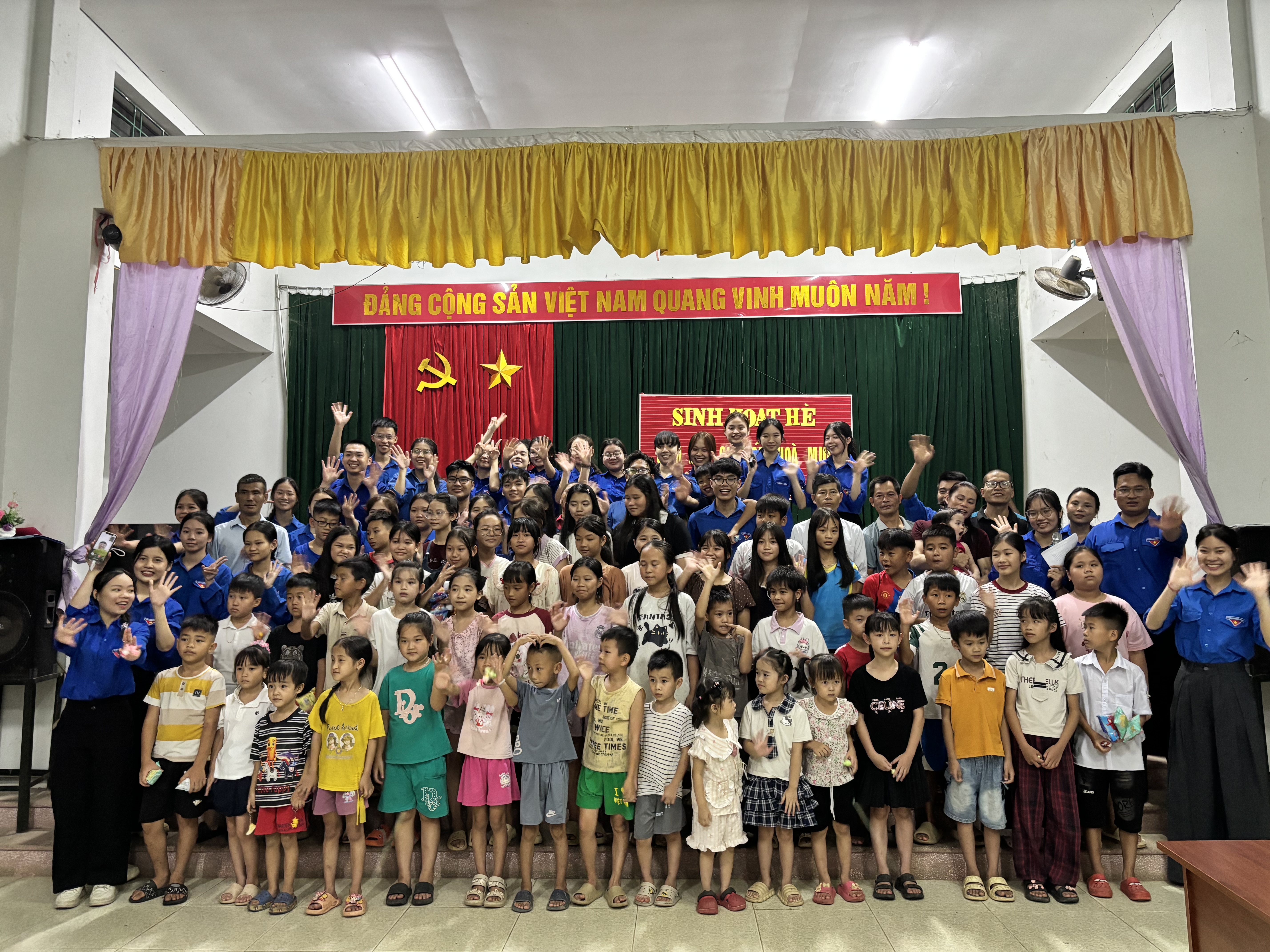 TUỔI TRẺ HỌC VIỆN NGÂN HÀNG TỔ CHỨC SINH HOẠT HÈ VÀ GIAO LƯU VĂN NGHỆ CÙNG THIẾU NHI VÙNG BIÊN