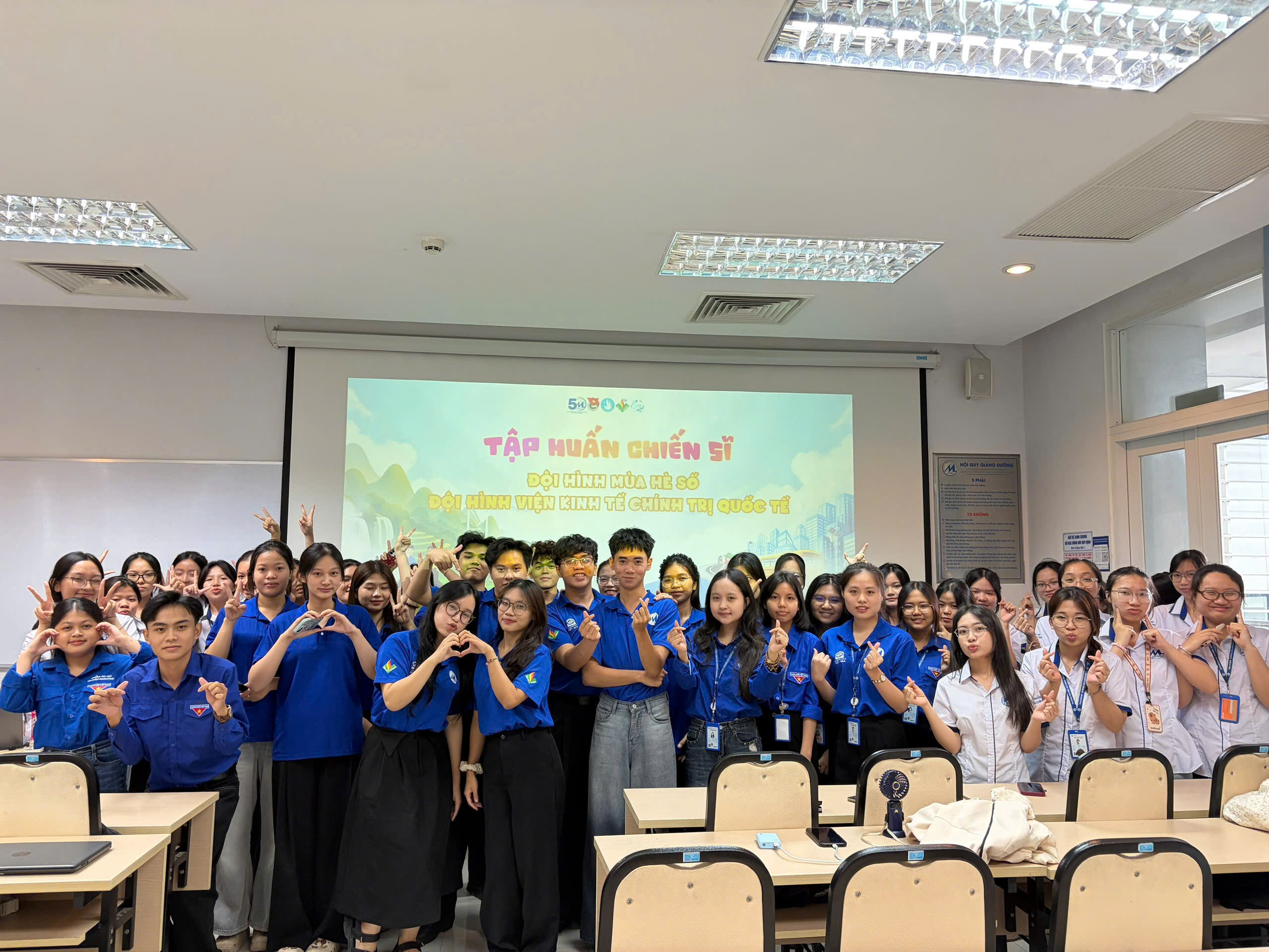 UFM - Tập huấn chiến sĩ đội hình mùa hè số chiến sĩ đội hình Viện Kinh tế Chính trị Quốc tế.