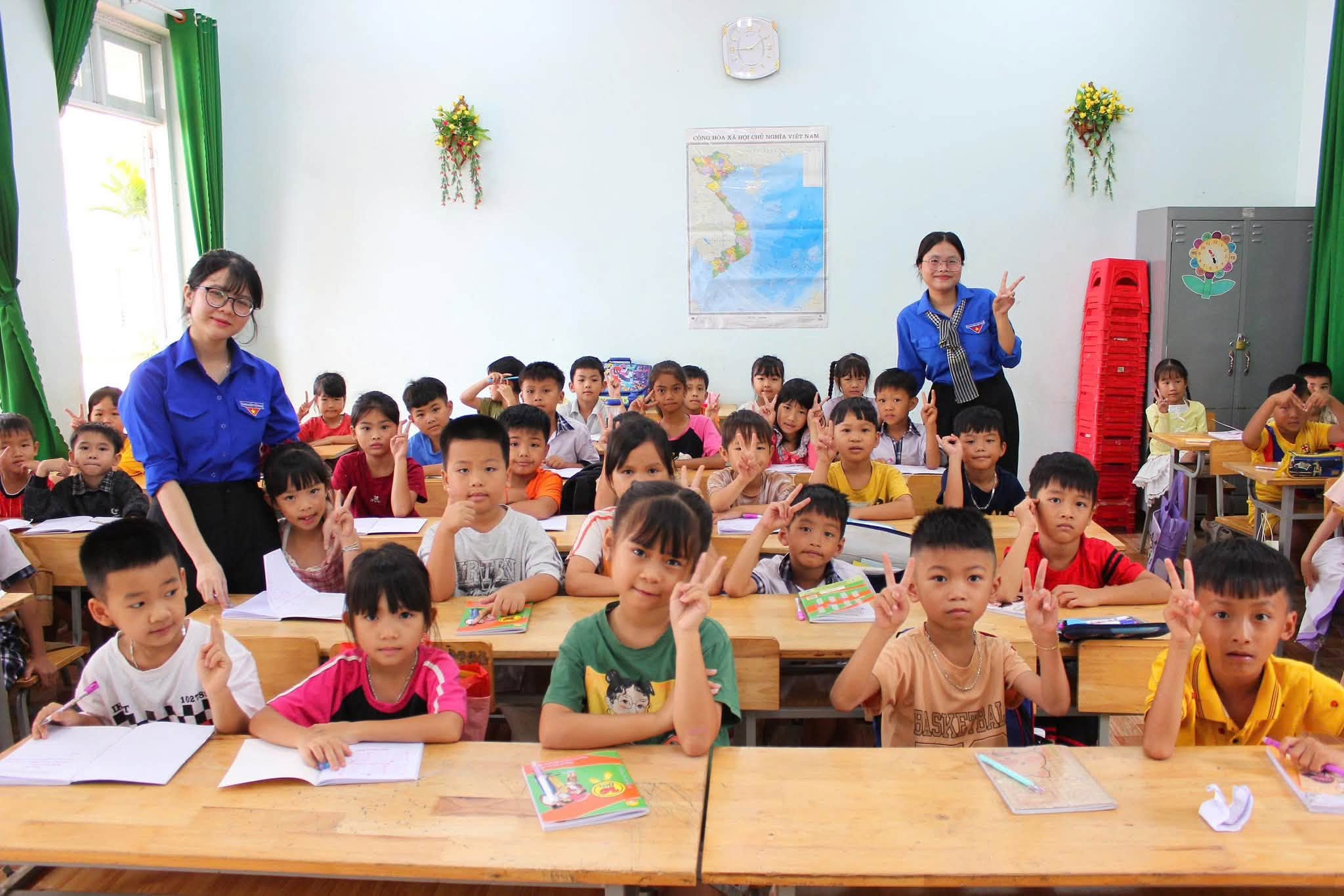 CHÍNH THỨC KHAI GIẢNG LỚP HỌC “GIA SƯ ÁO XANH”