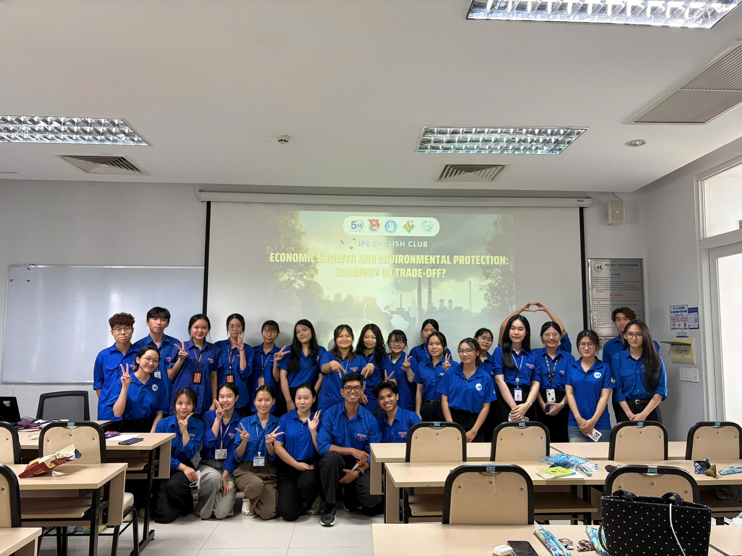 UFM - Hoạt động sinh hoạt tiếng anh chủ đề Economic growth and Environment protection: Harmony or trade - off