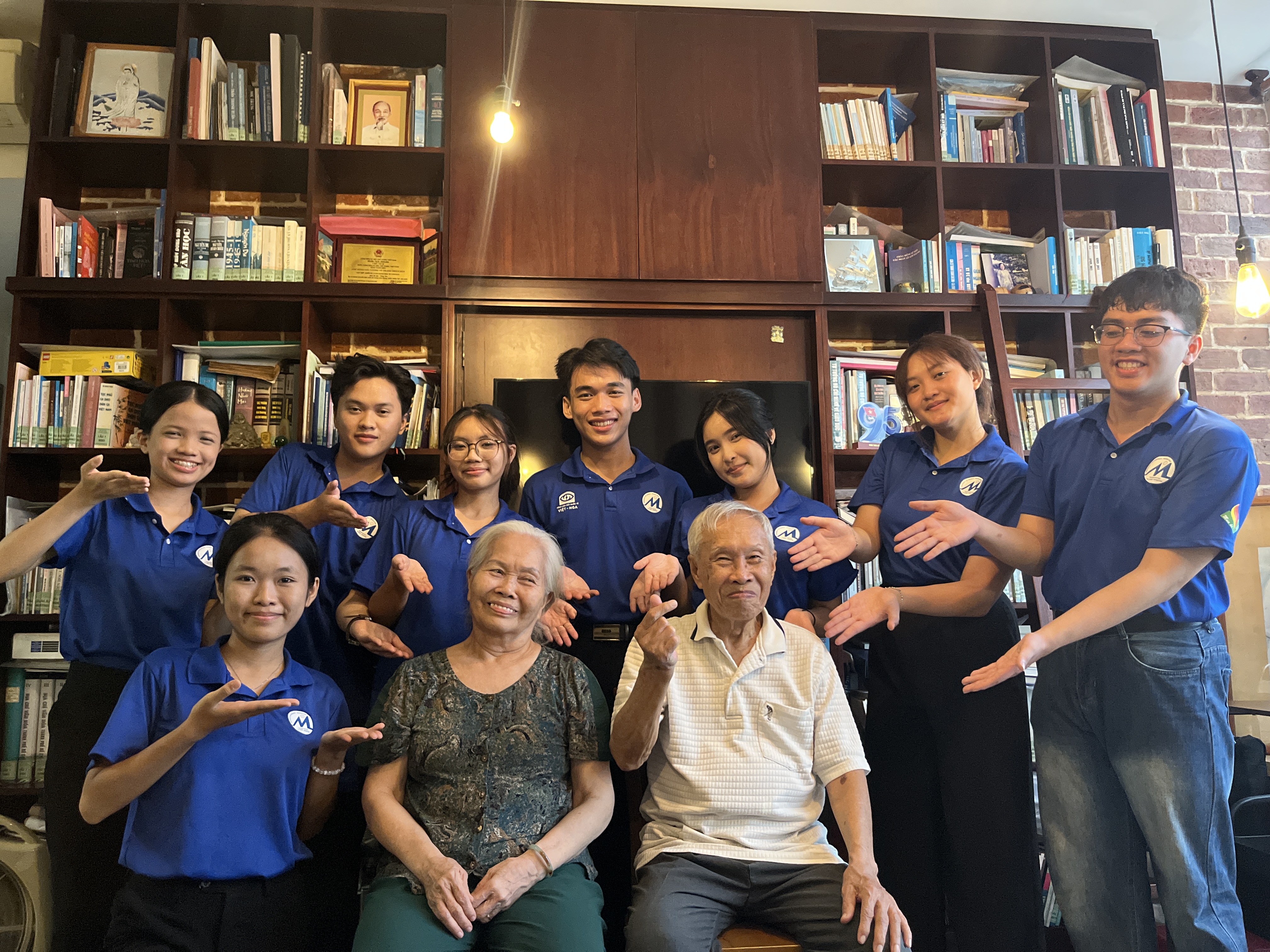 CƠM NHÀ - THĂM BA MÁ PHONG TRÀO