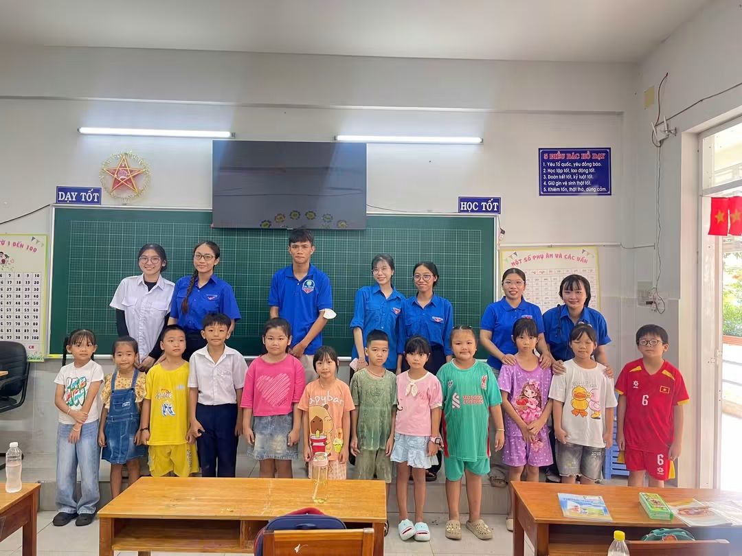 BUỔI HỌC THỨ 2 TẠI TRƯỜNG TIỂU HỌC TÓC TIÊN