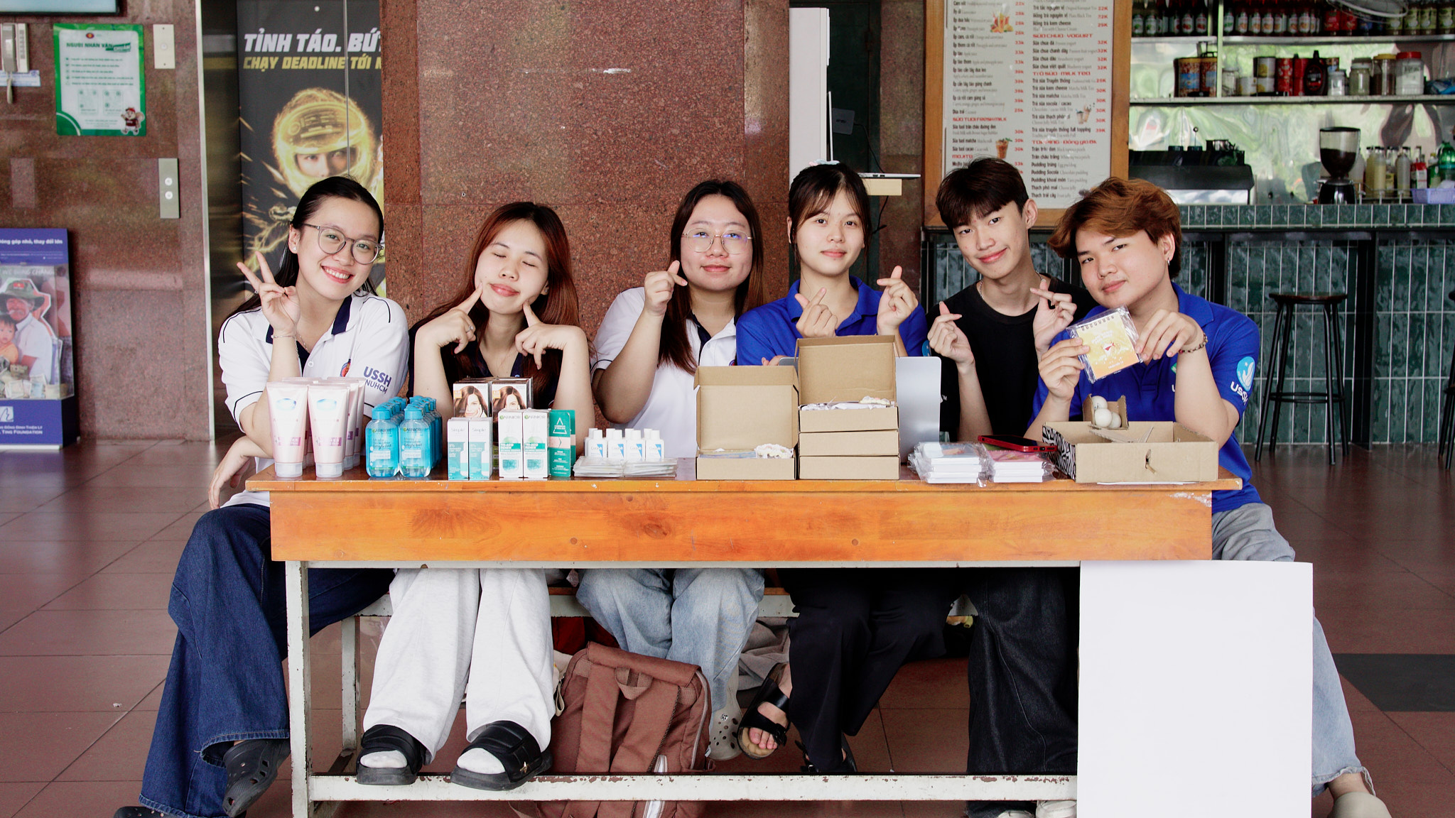 Đặt Booth vận động nguồn lực Trạm thương mùa hạ