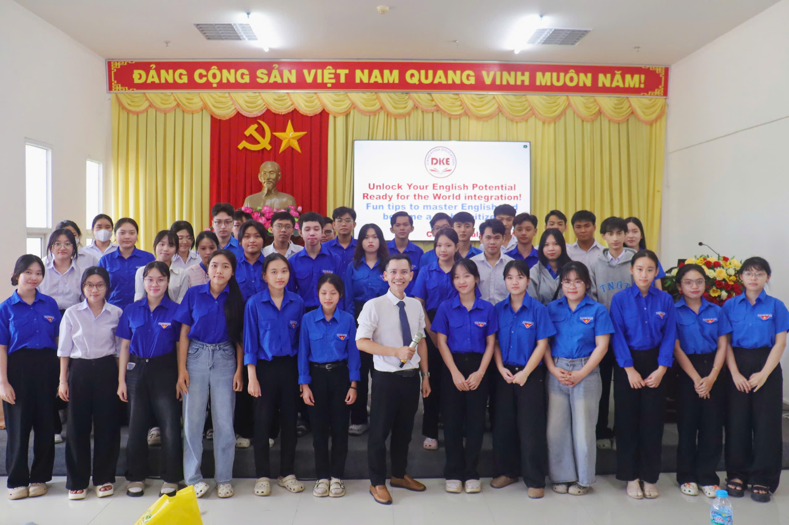 Tổ chức hoạt động hỗ trợ nâng cao năng lực ngoại ngữ và hội nhập quốc tế cho Đoàn viên thanh niên và học sinh