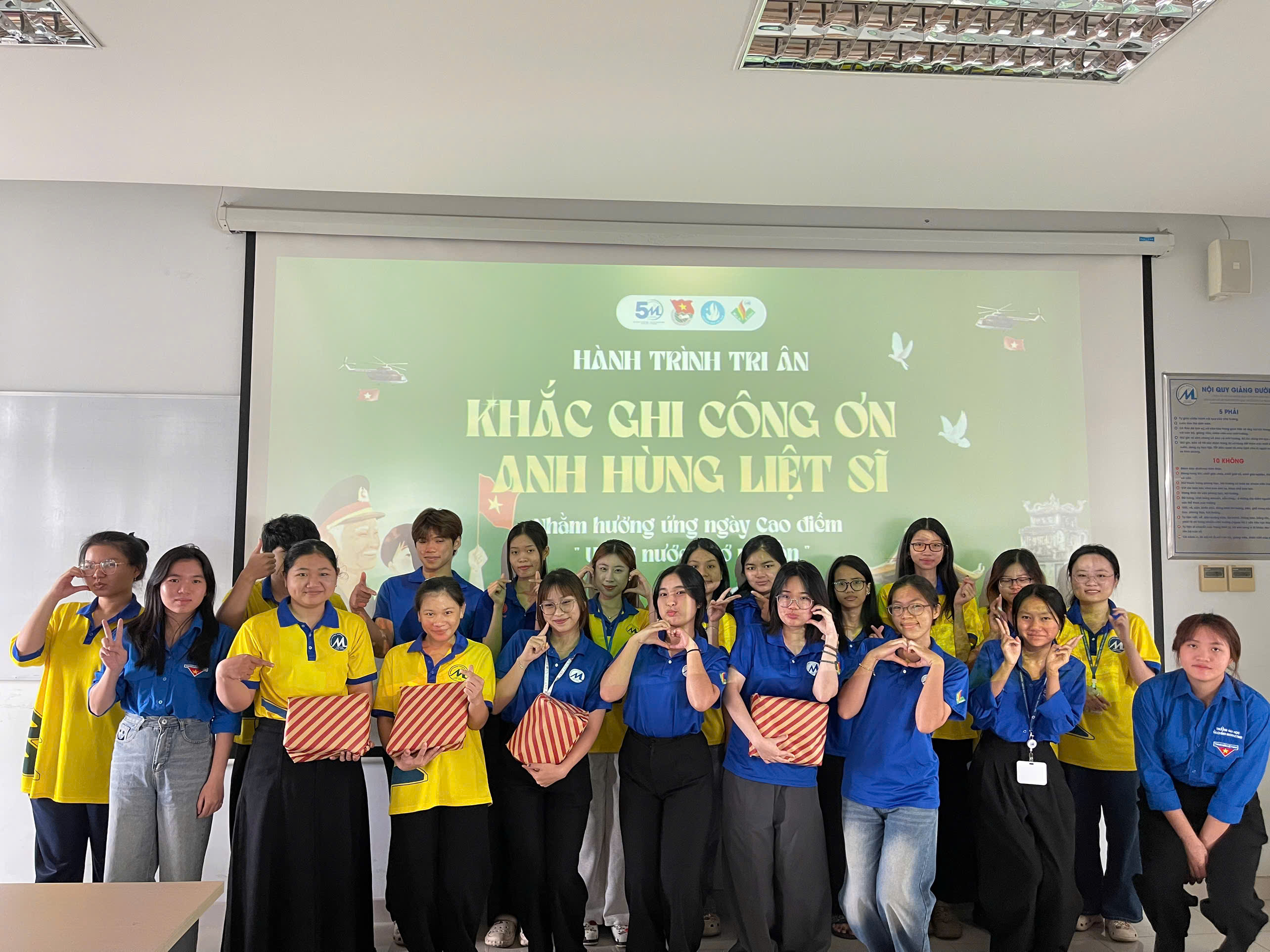 Chương trình "Hành trình tri ân - Khắc ghi công ơn Anh hùng liệt sĩ"