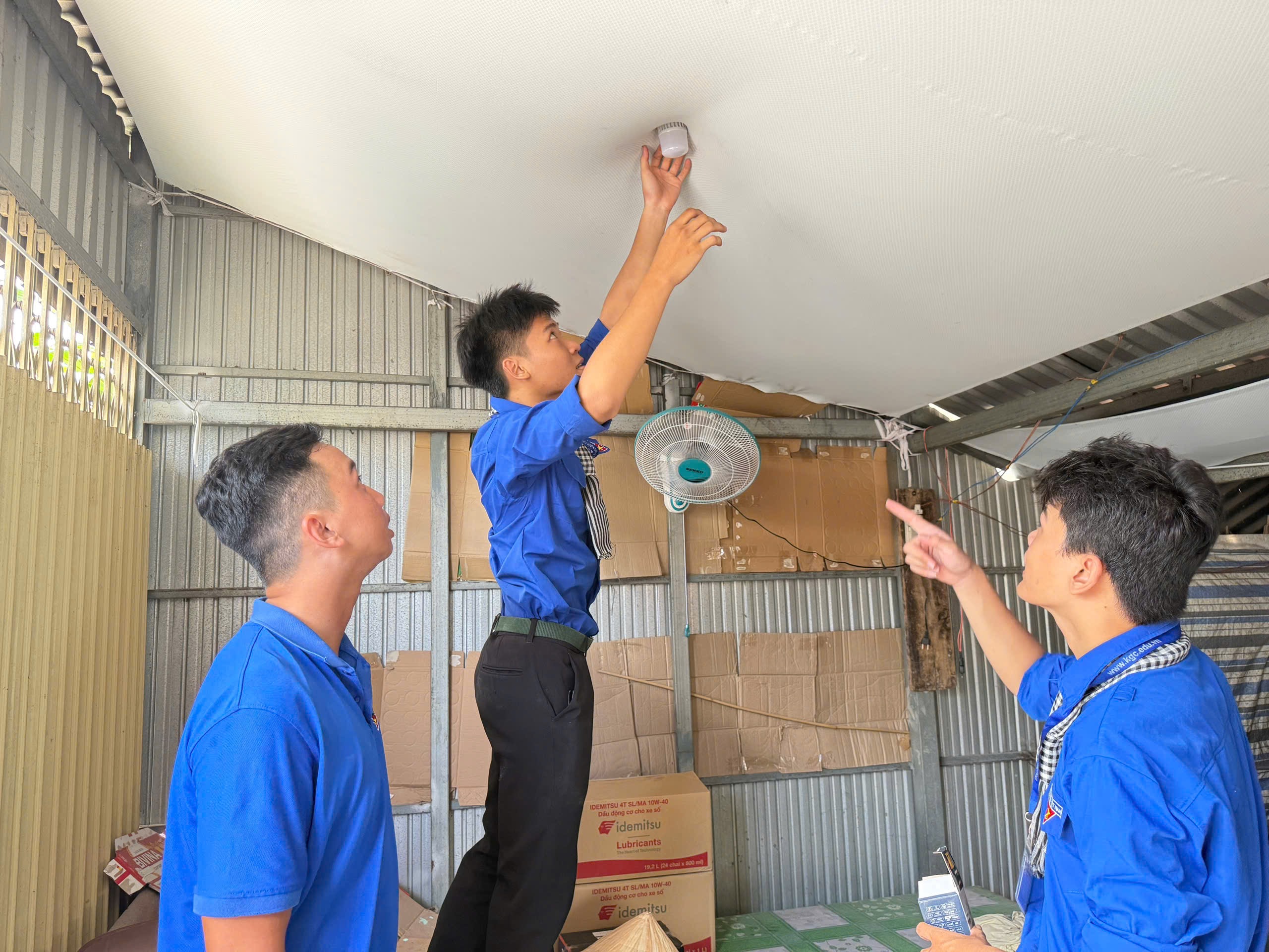 CHƯƠNG TRÌNH ÁNH SÁNG QUÊ HƯƠNG ĐẦY NHÂN VĂN