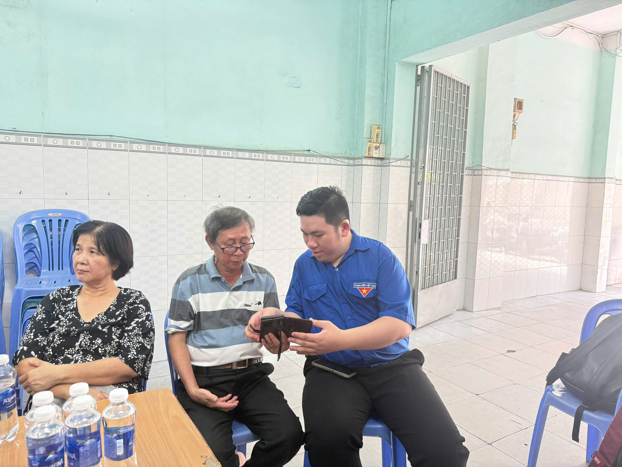 Hỗ trợ người dân cài đặt ứng dụng