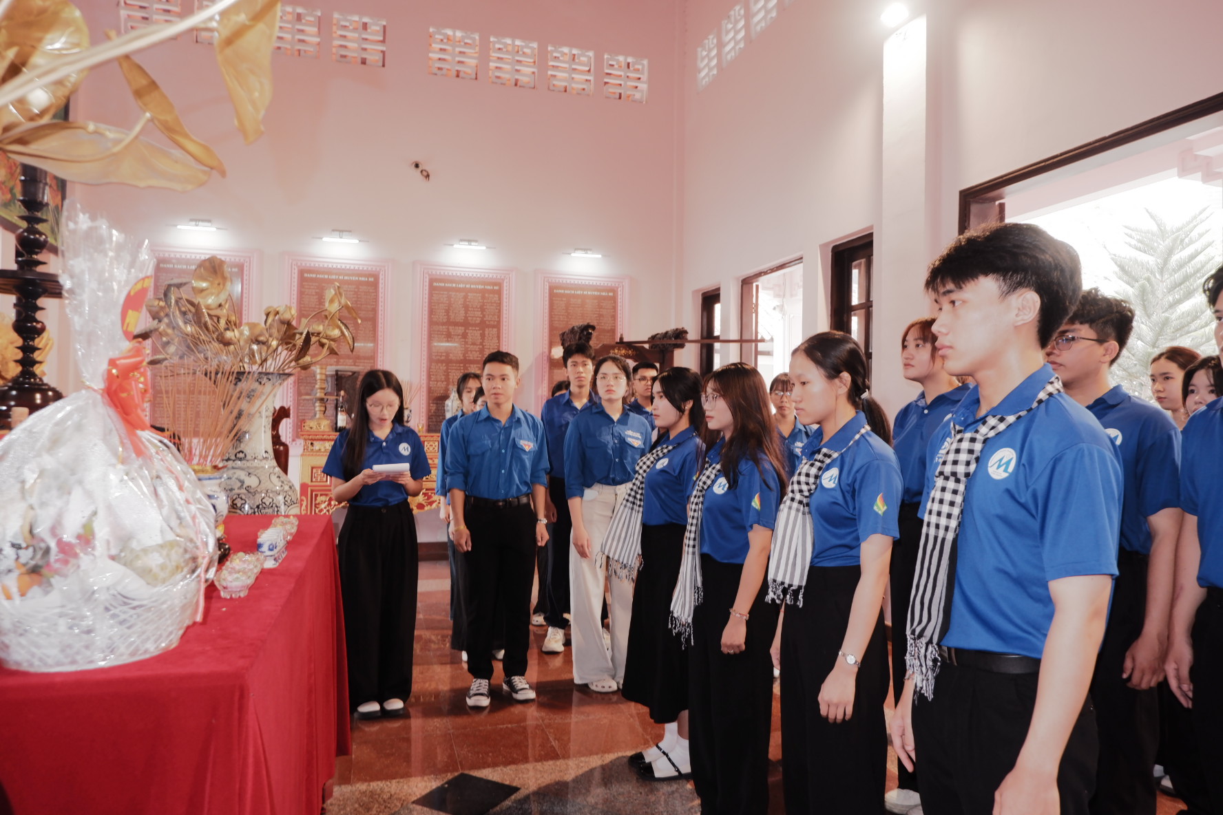 UFM - Lễ chào cờ tại nhà tưởng niệm Bác Hồ