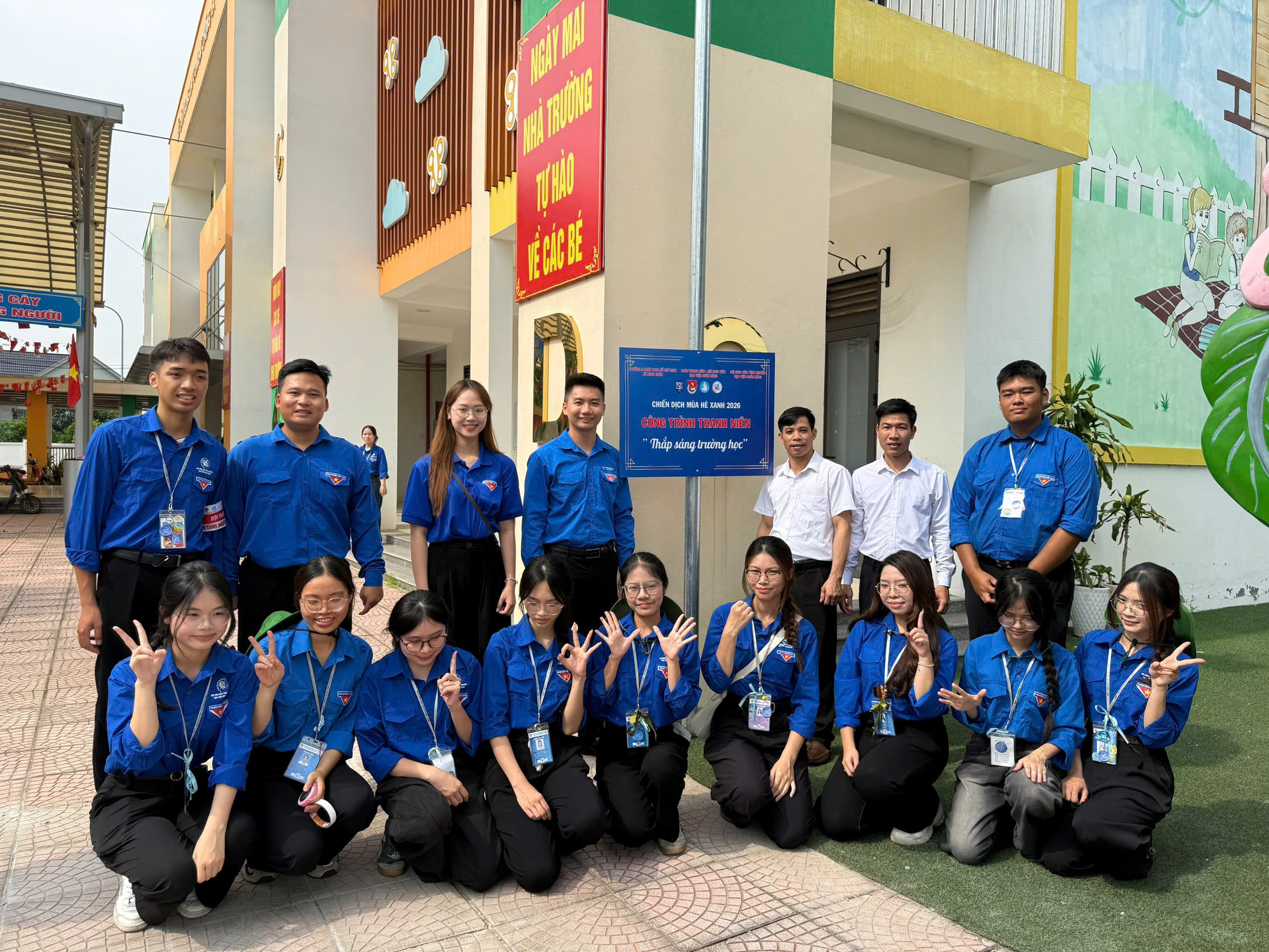 CÔNG TRÌNH THANH NIÊN THẮP SÁNG TRƯỜNG HỌC